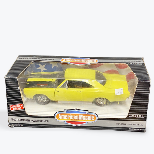 1/18 1969 Plymouth Roadrunner Hemi/blk hood stripes/blk interior Sunflower Yellow - Ertl Collectibles