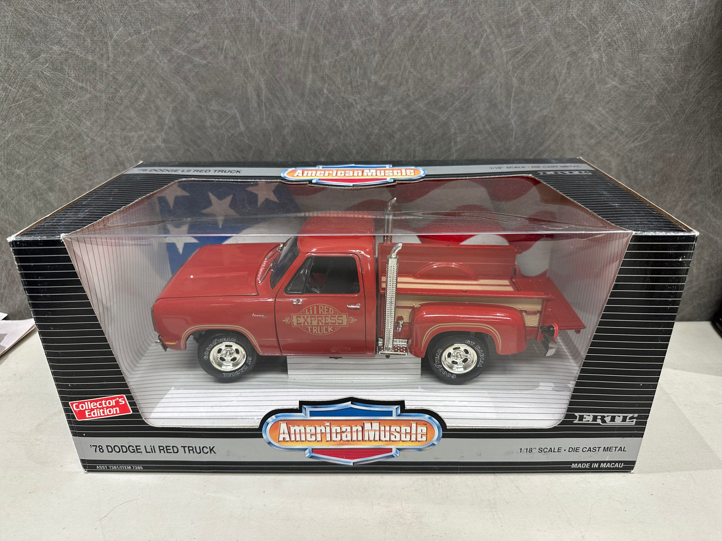 1/18 1978 Dodge Lil Red truck - Ertl American Muscle